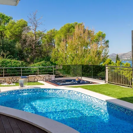 Helios Of Adria With Pool 빌라
