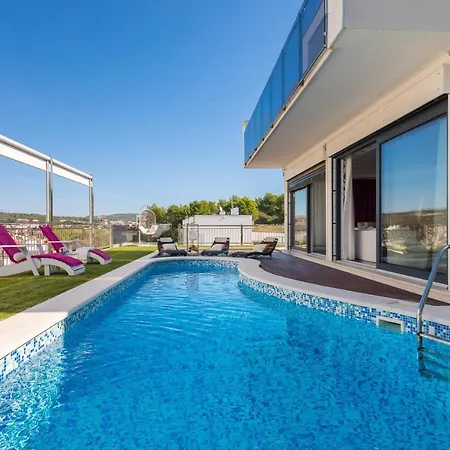 Helios Of Adria With Pool 트로기르